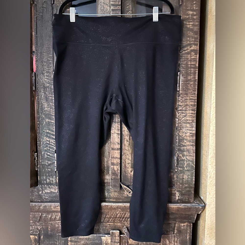 Fabletics Black speckled leggings. 2X GUC